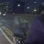 新北男停紅燈遇攔查竟「心虛逃跑」　警見狀急抓車尾慘遭甩飛