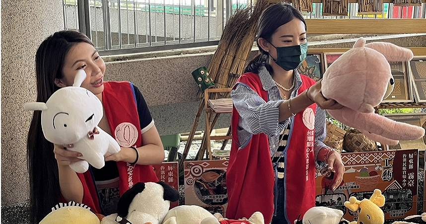 前輔導長內內親至偏鄉做愛心　捐10萬台幣幫助弱勢