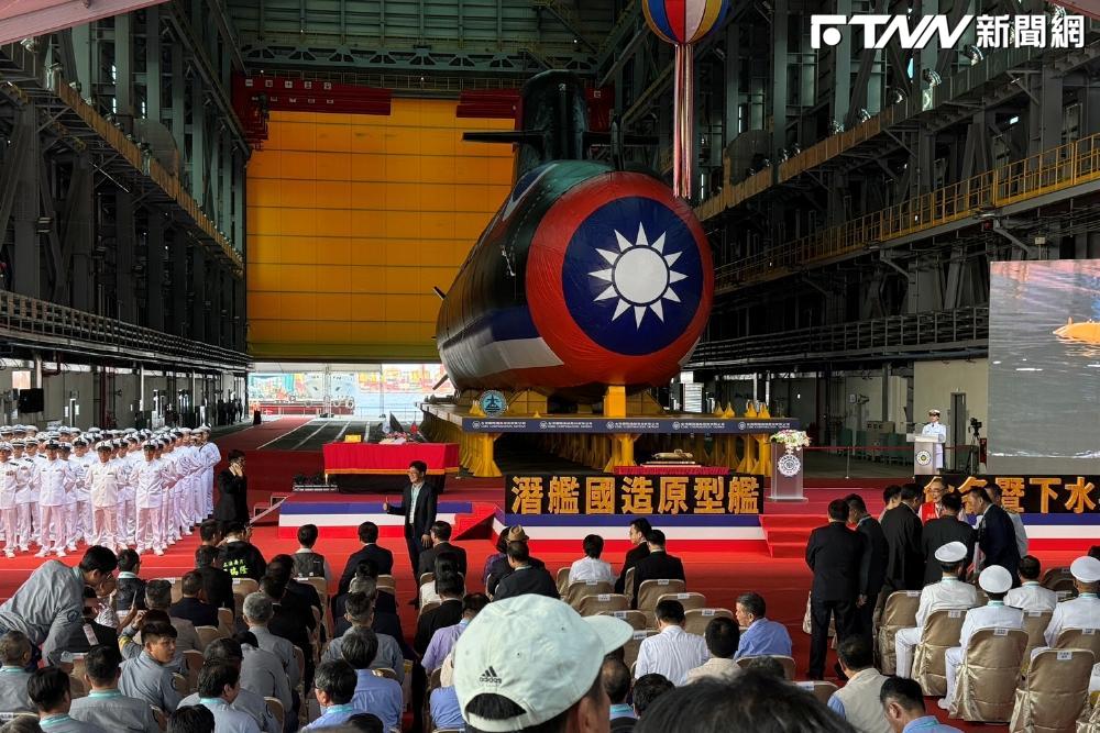 首艘國造潛艦下水!蔡英文宣布:2025台灣將有3艘「具完整作戰能力」潛艦
