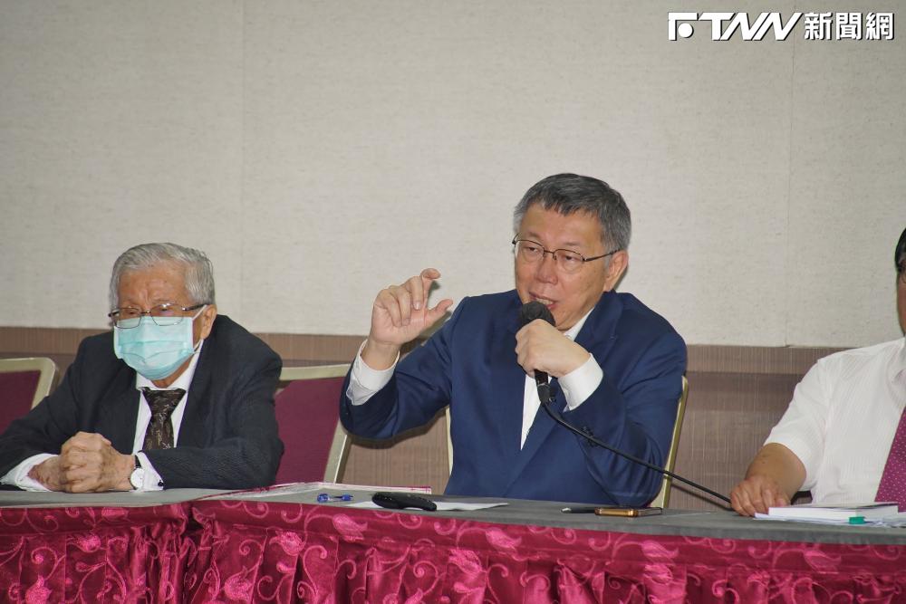 藍白合不合？柯文哲為此痛罵「去死吧」　今再嘆台灣是民選皇帝制